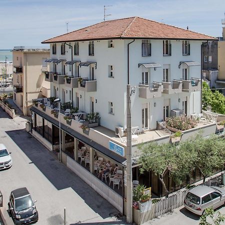 Hotel Villa Dei Gerani Rimini Buitenkant foto
