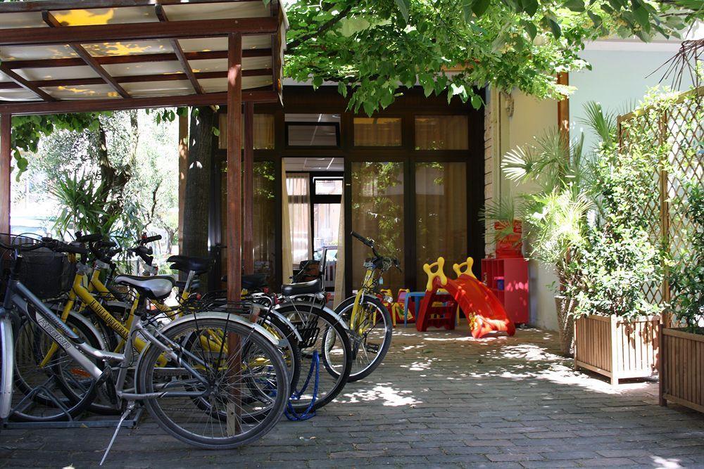 Hotel Villa Dei Gerani Rimini Buitenkant foto