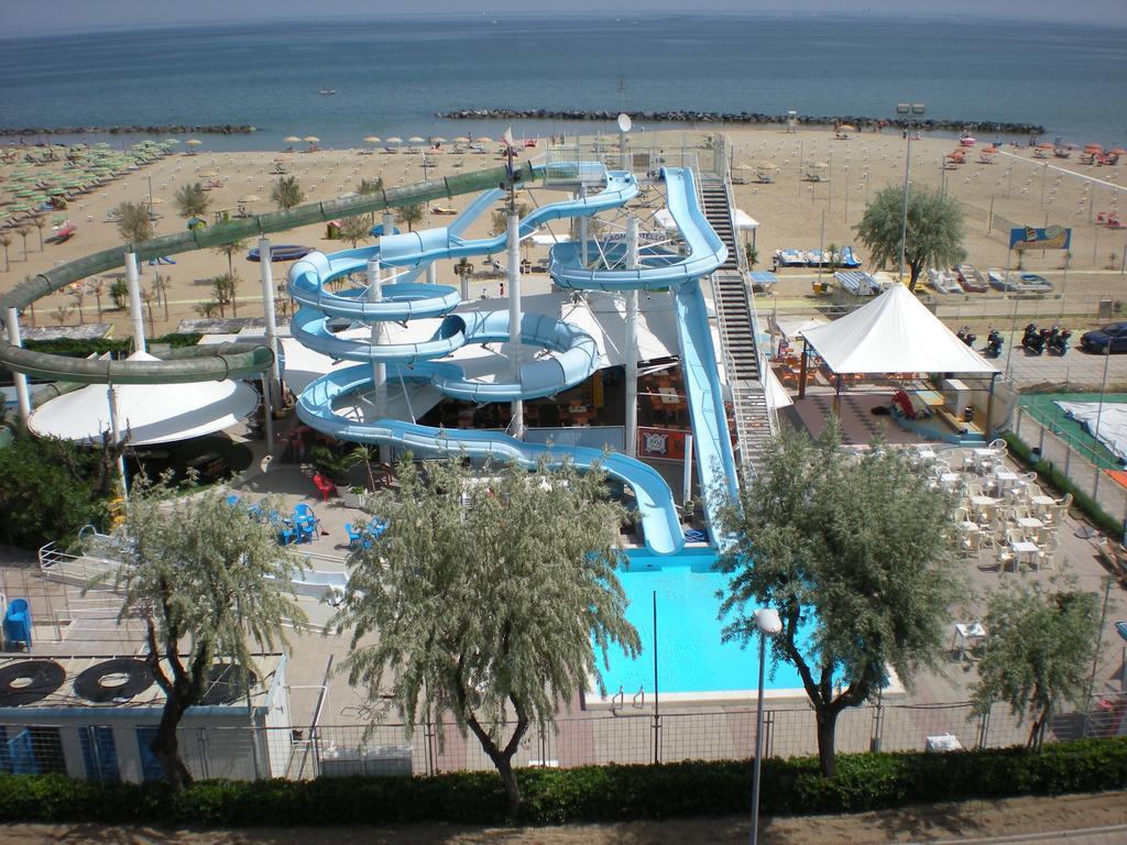 Hotel Villa Dei Gerani Rimini Buitenkant foto