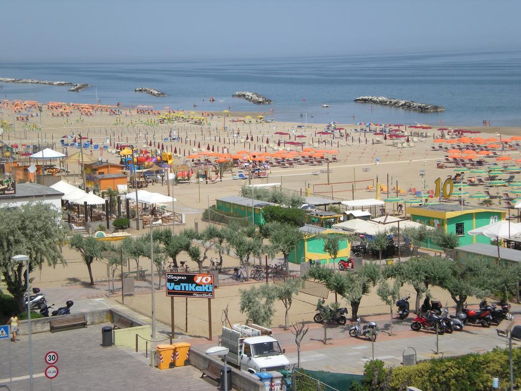 Hotel Villa Dei Gerani Rimini Buitenkant foto