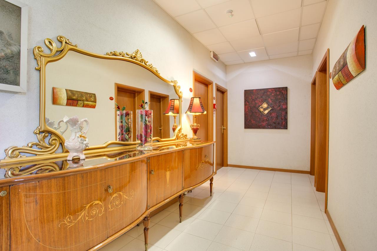 Hotel Villa Dei Gerani Rimini Buitenkant foto