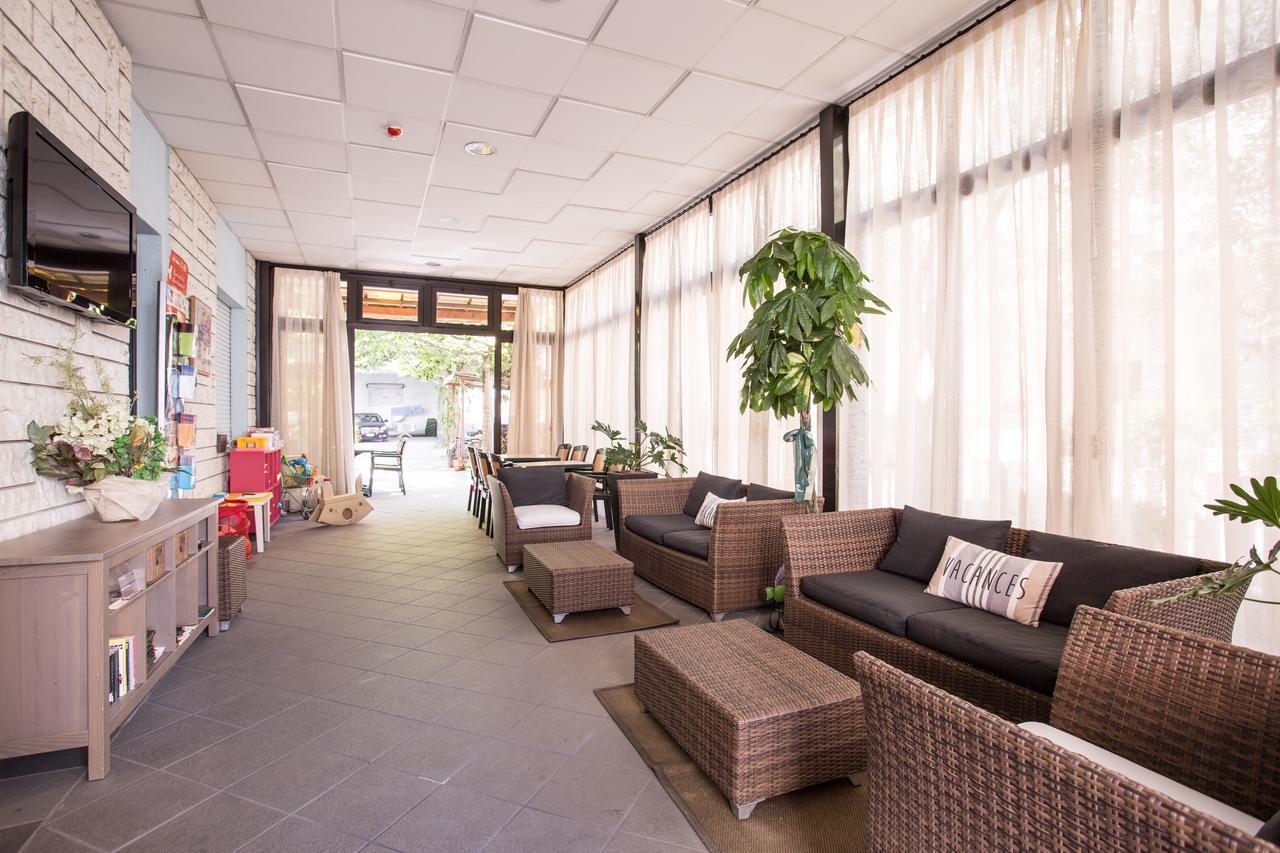 Hotel Villa Dei Gerani Rimini Buitenkant foto
