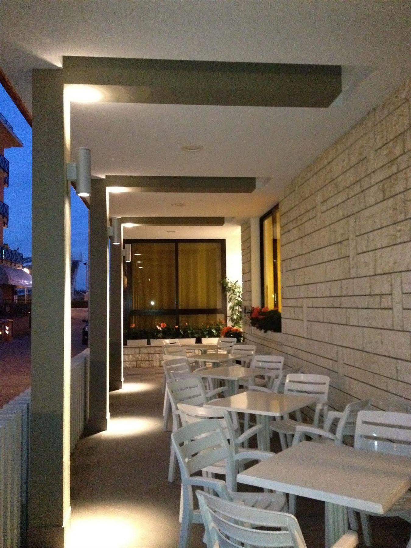 Hotel Villa Dei Gerani Rimini Buitenkant foto