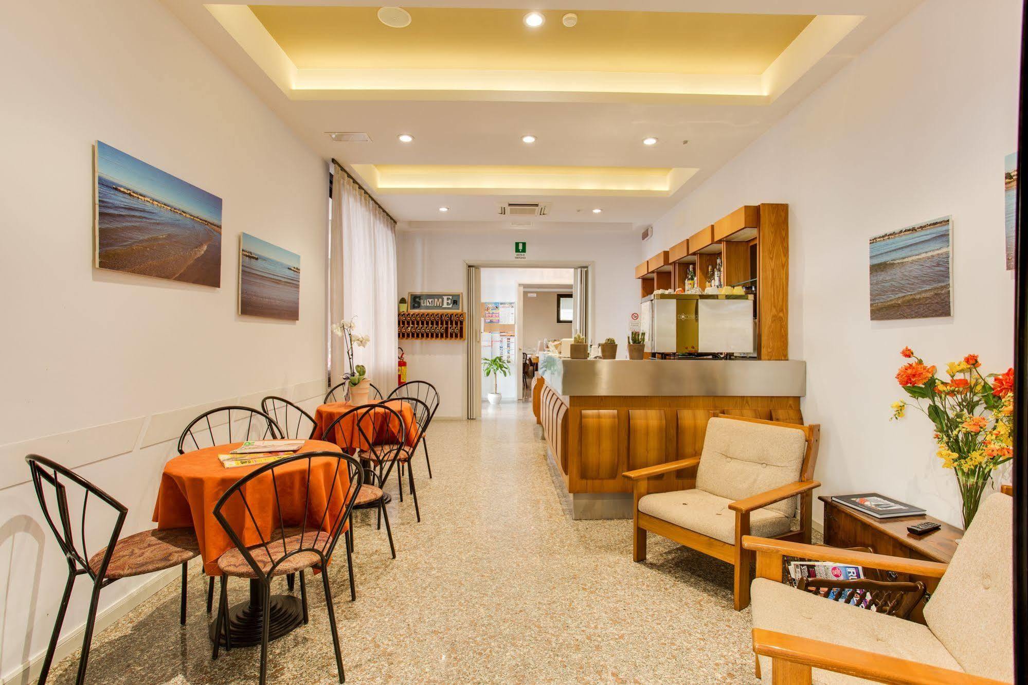 Hotel Villa Dei Gerani Rimini Buitenkant foto
