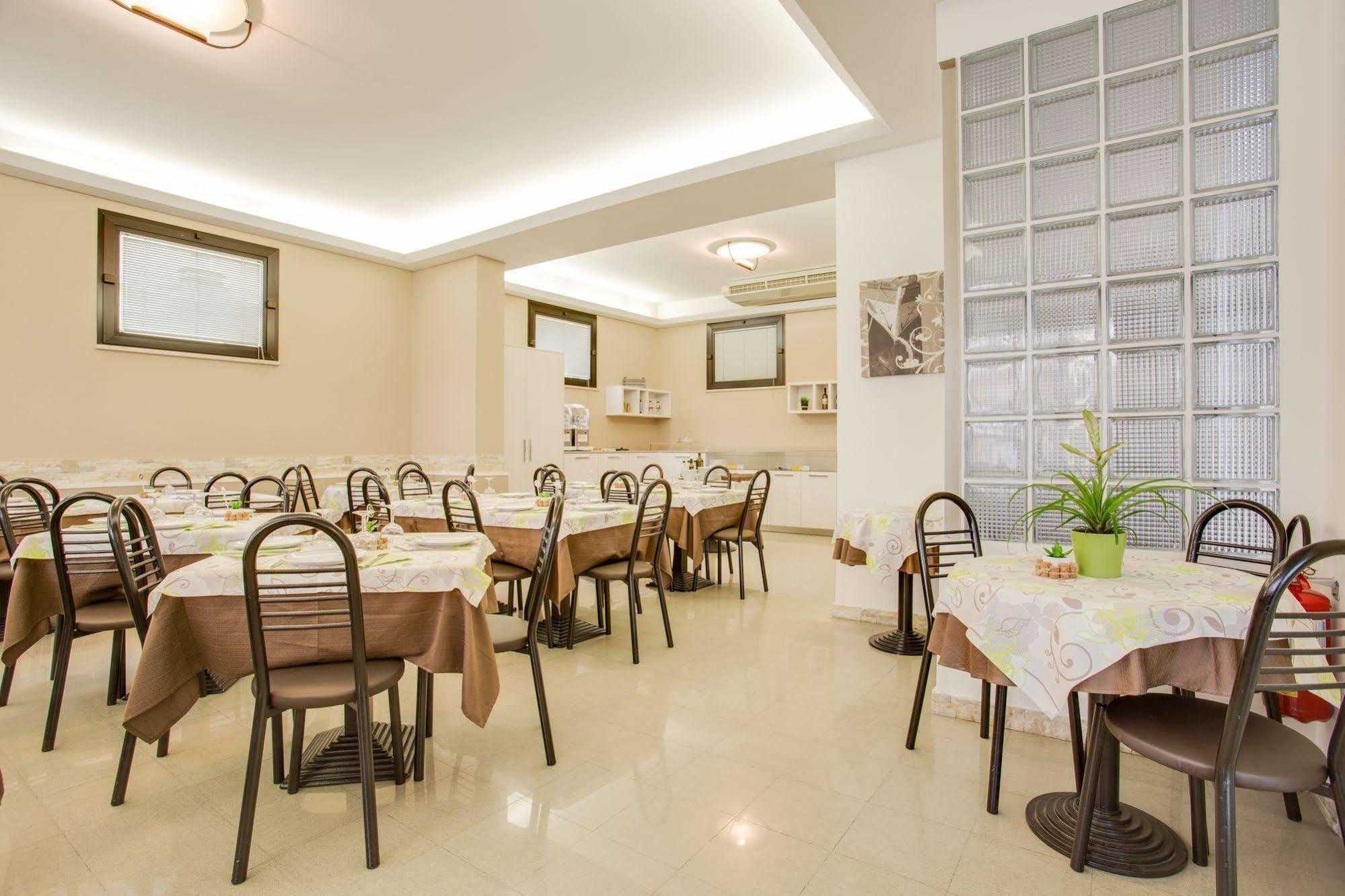 Hotel Villa Dei Gerani Rimini Buitenkant foto