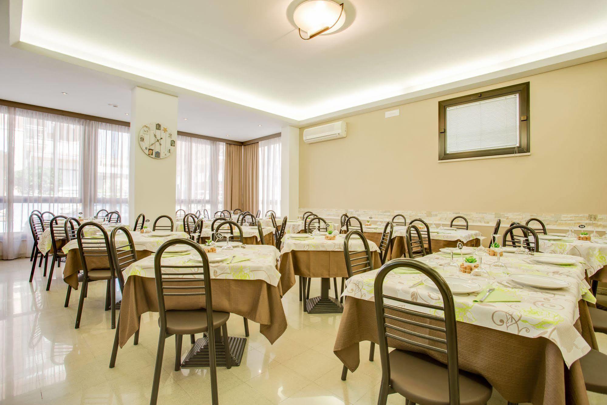 Hotel Villa Dei Gerani Rimini Buitenkant foto