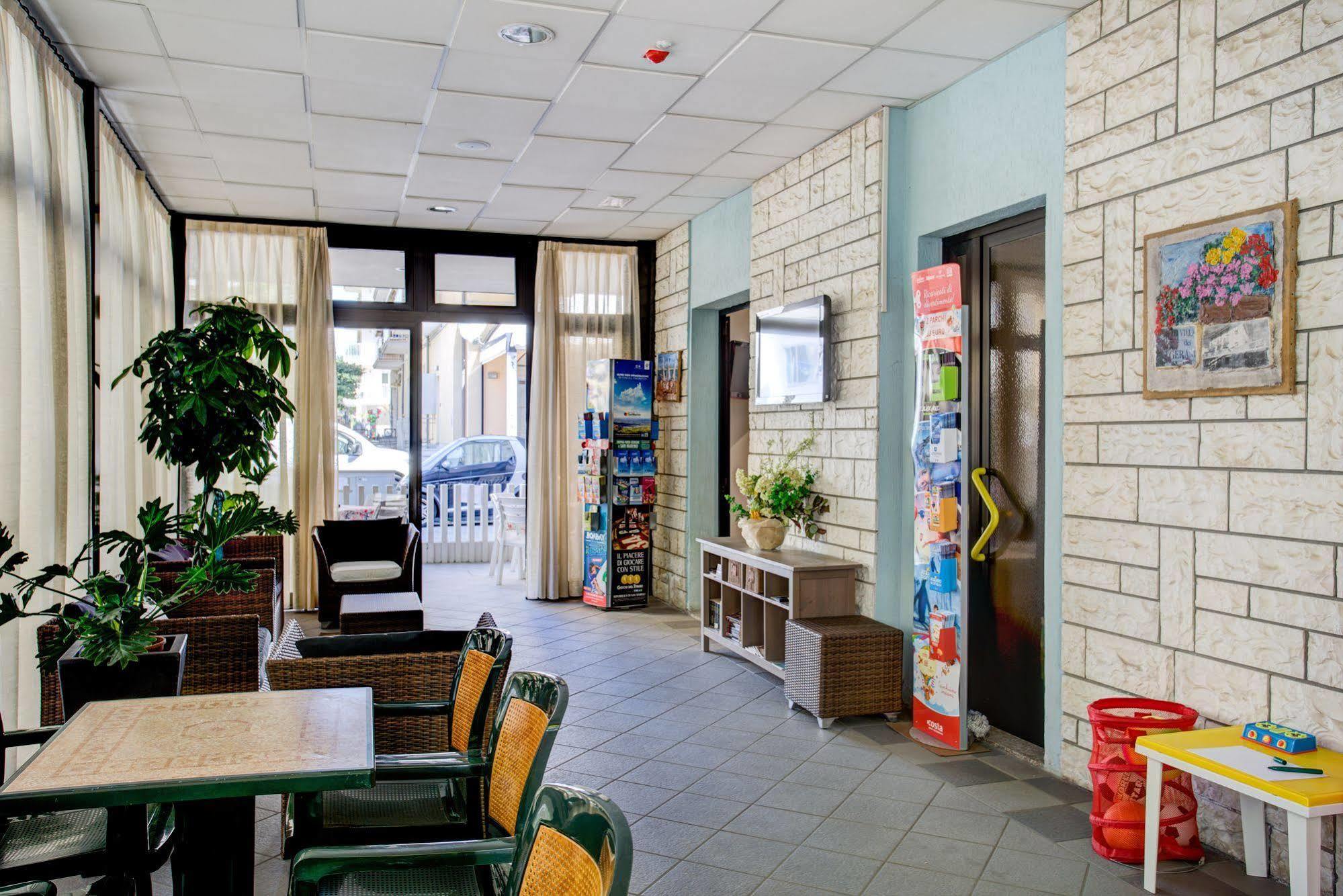 Hotel Villa Dei Gerani Rimini Buitenkant foto