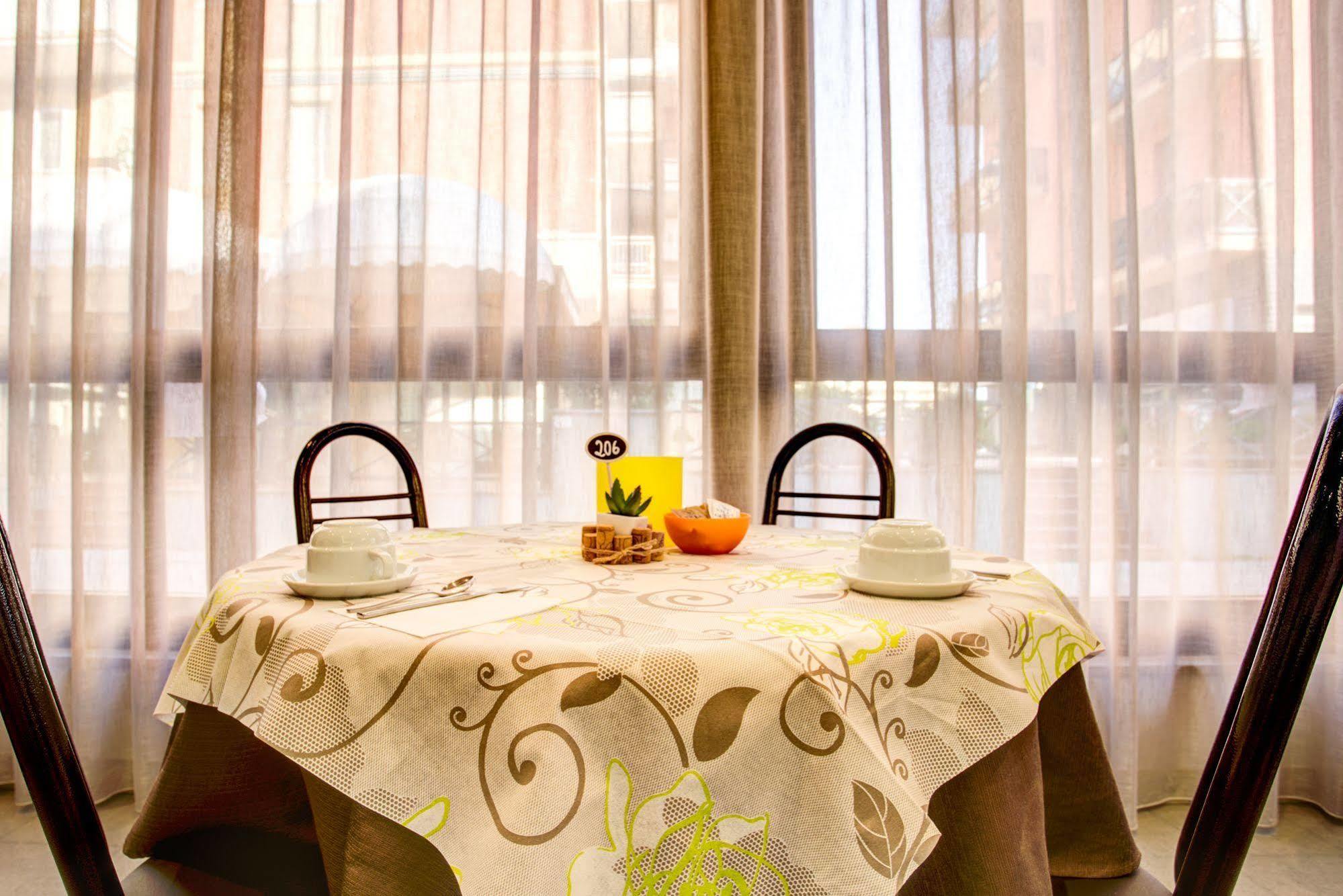 Hotel Villa Dei Gerani Rimini Buitenkant foto