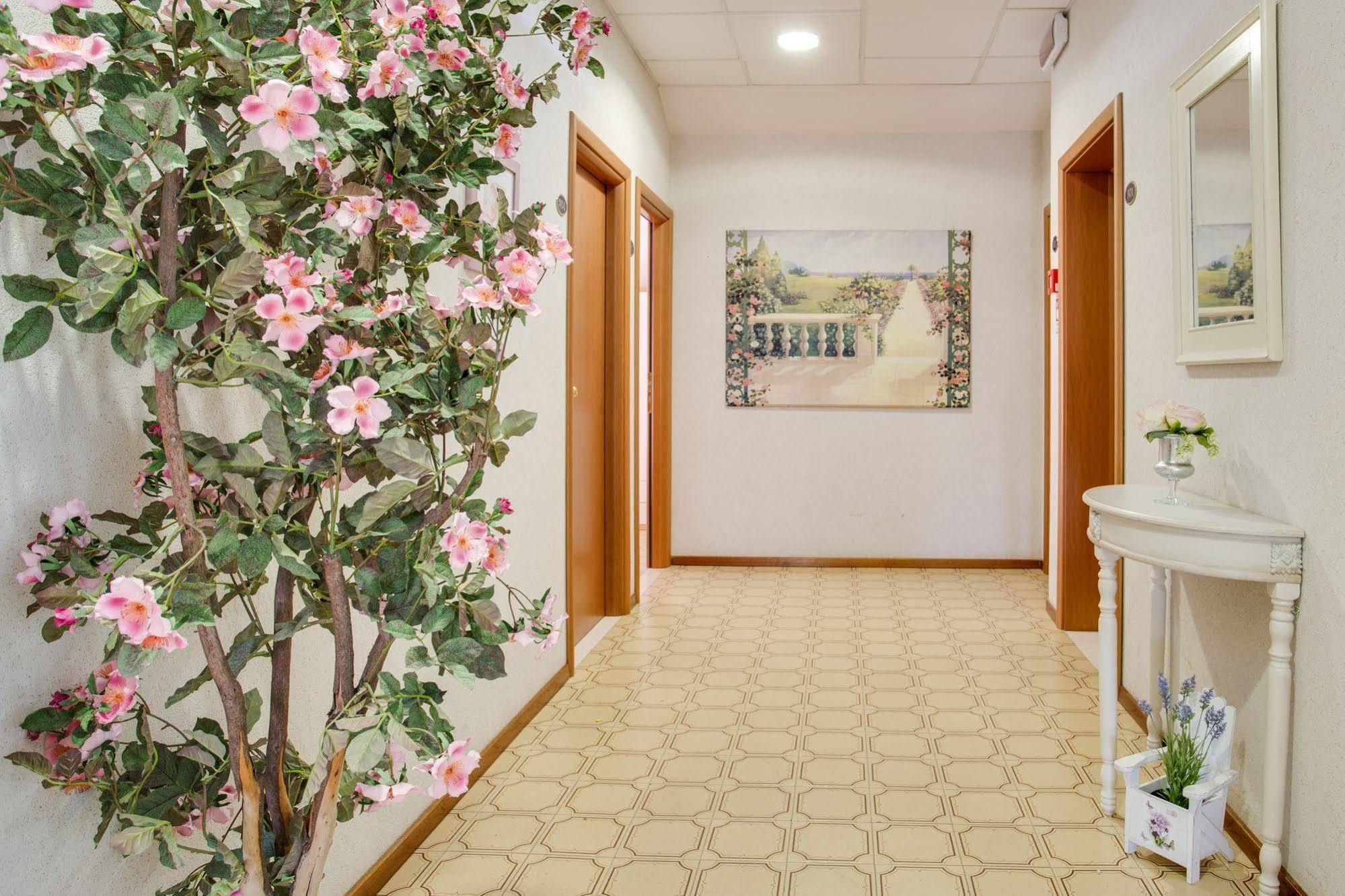 Hotel Villa Dei Gerani Rimini Buitenkant foto